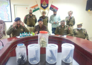 Read more about the article BREAKING ..03 ਪਿਸਟਲ .30 ਬੋਰ,09 ਖਾਲ਼ੀ ਮੈਗਜ਼ੀਨ,70 ਹਜ਼ਾਰ ਰੁਪਏ ਅਤੇ…