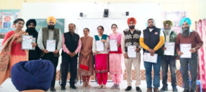 Read more about the article नेेस में अहम भूमिका निभाने पर सभी विषयों के ब्लाक मेंटर्स को दिए गए प्रशंसापत्र