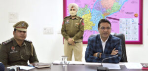 Read more about the article ਪੁਲਿਸ ਪਾਰਟੀ ਨੇ ਦੋਸ਼ੀ ਜਸਵੀਰ ਸਿੰਘ ਪੈਰੋਲ ਜੰਪਰ ਨੂੰ ਕਾਬੂ ਕਰਕੇ ਕਾਮਯਾਬੀ ਹਾਸਲ ਕੀਤੀ : ਐਸ.ਐਸ.ਪੀ.ਪਠਾਨਕੋਟ