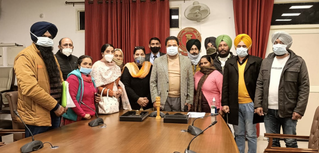 You are currently viewing ਸਿਹਤ ਮੰਤਰੀ ਪੰਜਾਬ ਨੇ ਵਿਭਾਗ ਦੀ ਜਥੇਬੰਦੀ ਨਾਲ ਕੀਤੀ ਮੀਟਿੰਗ ਸਾਰੀਆ ਮੰਗਾ ਅੱਜ ਪੂਰੀਆਂ ਕਰਵਾਉਣ ਦਾ ਦਿੱਤਾ ਭਰੋਸਾ