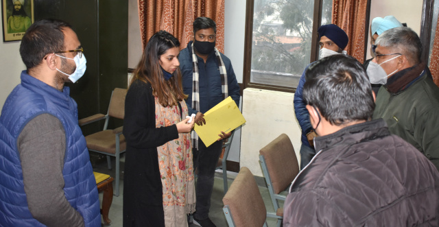 You are currently viewing जिले में आदर्श चुनाव आचार संहिता का पालन बनाया जाएगा यकीनी : अपनीत रियात