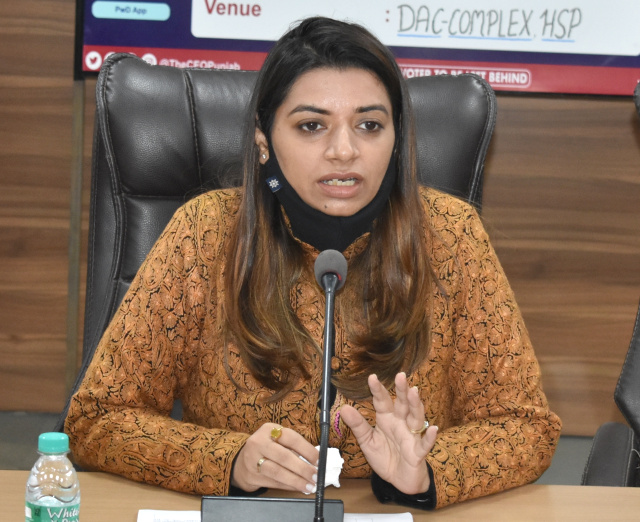 You are currently viewing ਬੈਂਕ ਸ਼ੱਕੀ ਖਾਤਿਆਂ ਦੇ ਲੈਣ-ਦੇਣ ’ਤੇ ਦੇਣ ਵਿਸ਼ੇਸ਼ ਧਿਆਨ : ਅਪਨੀਤ ਰਿਆਤ