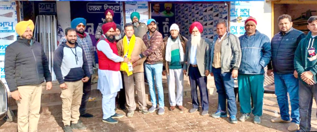 Read more about the article ਜਸਵੀਰ ਸਿੰਘ ਰਾਜਾ ਦੀ ਅਗਵਾਈ ਹੇਠ ਰਮਨ ਕੁਮਾਰ ਆਮ ਆਦਮੀ ਪਾਰਟੀ ‘ਚ ਹੋਏ ਸ਼ਾਮਲ 