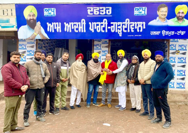 You are currently viewing ਸੰਜੀਵ ਵਰਮਾ ਗੜ੍ਹਦੀਵਾਲਾ ਆਮ ਆਦਮੀ ਪਾਰਟੀ ‘ਚ ਹੋਏ ਸ਼ਾਮਲ 