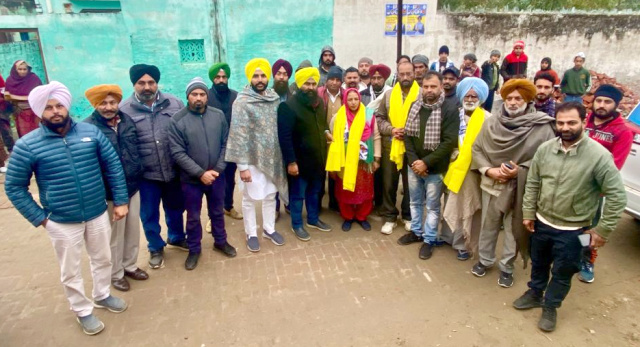 Read more about the article ਪਿੰਡ ਰੂਪੋਵਾਲ ਦੀ ਮੌਜੂਦਾ ਸਰਪੰਚ ਮਨਜੀਤ ਕੌਰ ਆਮ ਆਦਮੀ ਪਾਰਟੀ ‘ਚ ਸ਼ਾਮਲ 