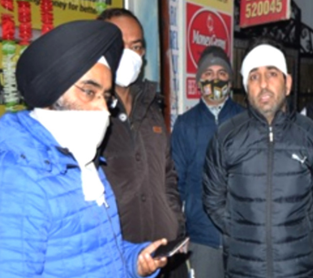 You are currently viewing ਵੱਡੀ ਖਬਰ.. ਓਹਰੀ ਮਨੀ ਐਕਸਚੇਂਜ ਤੋਂ ਦੋ ਅਣਪਛਾਤੇ ਲੁਟੇਰੇ ਹਥਿਆਰਾਂ ਦੀ ਨੋਕ ਤੇ ਲੱਖਾਂ ਰੁਪਏ ਲੁੱਟ ਕੇ ਹੋਏ ਫਰਾਰ,ਪੁਲਿਸ ਜਾਂਚ ਚ ਜੁੱਟੀ 