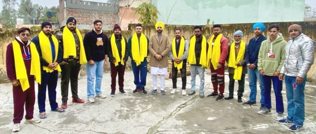 You are currently viewing ਆਪ ਵਿੱਚ ਸ਼ਾਮਲ ਹੋਣ ਲਈ ਨੌਜਵਾਨਾਂ ‘ਚ ਭਾਰੀ ਉਤਸ਼ਾਹ : ਚੌਧਰੀ ਰਾਜਵਿੰਦਰ ਸਿੰਘ ਰਾਜਾ 