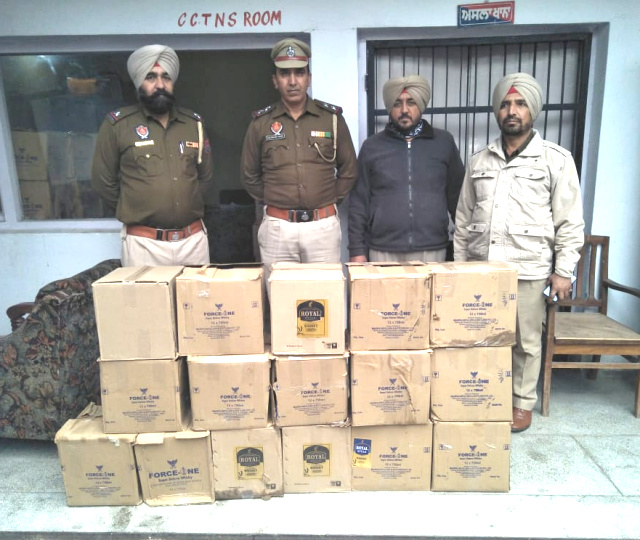 You are currently viewing ਵੱਡੀ ਖਬਰ.. ਗੜ੍ਹਦੀਵਾਲਾ :  ਮਹਿੰਦਰਾ ਬਲੈਰੋ ਗੱਡੀ ਚੋਂ 121 ਪੇਟੀਆਂ ਨਜਾਇਜ਼ ਸ਼ਰਾਬ ਬਰਾਮਦ,ਮਾਮਲਾ ਦਰਜ 