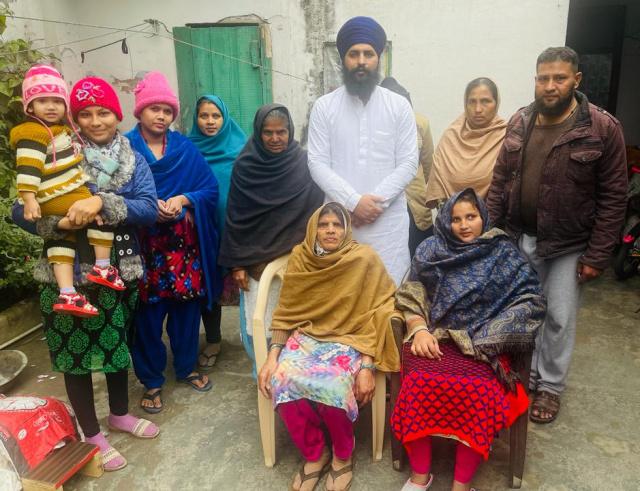 You are currently viewing ਬਾਬਾ ਦੀਪ ਸਿੰਘ ਸੇਵਾ ਦਲ ਗੜਦੀਵਾਲਾ ਨੇ ਇੱਕ ਮੁਸਲਮਾਨ ਭੈਣ ਨੂੰ ਉਸ ਘਰ ਮੁਰਾਦਾਬਾਦ(ਯੂ ਪੀ) ਵਿਖੇ ਪਹੁੰਚਾਇਆ 