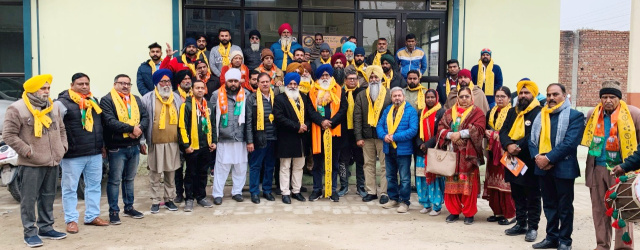 Read more about the article *ਮਨਜੀਤ ਸਿੰਘ ਦਸੂਹਾ ਨੂੰ ਪਾਰਟੀ ਵੱਲੋਂ ਉਮੀਦਵਾਰ ਐਲਾਨੇ ਜਾਣ ਤੇ ਪਾਰਟੀ ਵਰਕਰਾਂ ਵੱਲੋਂ ਭਰਵਾਂ ਸਨਮਾਨ*