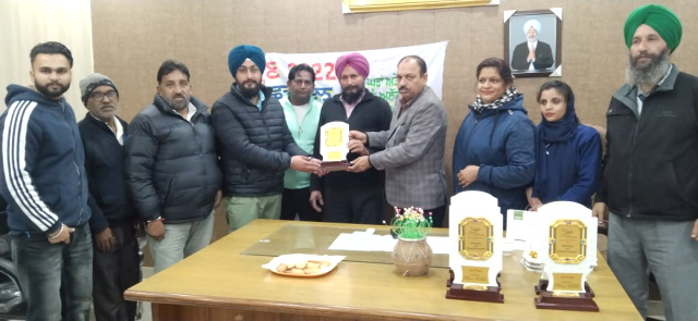 You are currently viewing ਨਗਰ ਕੌਂਸਲ ਦਫ਼ਤਰ ਗੜ੍ਹਦੀਵਾਲਾ ਵਿਖੇ ਕਰਵਾਏ ਰਾਸ਼ਟਰੀ ਸਵੱਛਤਾ ਸਰਵੇਖਣ ‘ਚ ਖ਼ਾਲਸਾ ਕਾਲਜ ਰਿਹਾ ਅਵੱਲ