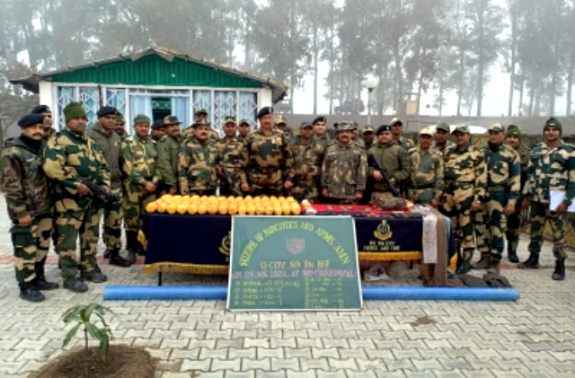 You are currently viewing ਵੱਡੀ ਖਬਰ.. ਭਾਰਤ-ਪਾਕਿ ਸਰਹੱਦ ‘ਤੇ ਹੈਰੋਇਨ ਦੇ 47 ਪੈਕਟਾਂ ਸਮੇਤ ਭਾਰੀ ਮਾਤਰਾ ‘ਚ ਹਥਿਆਰ ਅਤੇ ਕਾਰਤੂਸ ਬਰਾਮਦ,ਇਕ ਜਵਾਨ ਜਖਮੀ