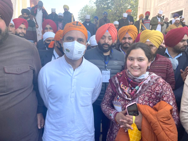 You are currently viewing पंजाब की सबसे युवा सरपंच पल्लवी ठाकुर ने राहुल गांधी से की विशेष मुलाकात