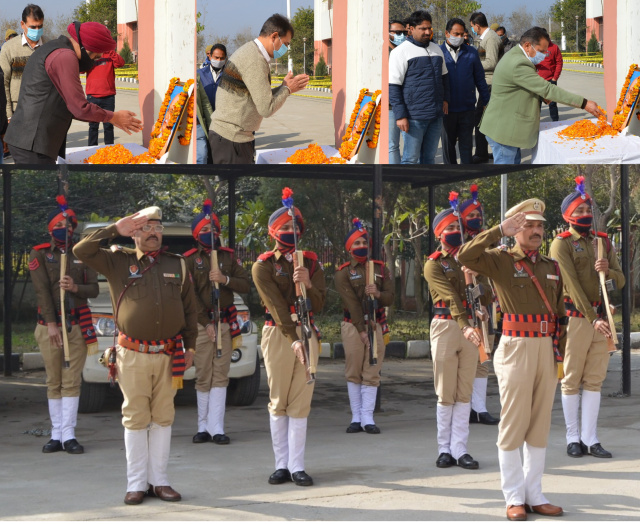 You are currently viewing ਰਾਸ਼ਟਰ ਪਿਤਾ ਮਹਾਤਮਾ ਗਾਂਧੀ,ਸਮੂਹ ਸੁਤੰਤਰਤਾ ਸੰਗਰਾਮੀਆਂ ਤੇ ਸ਼ਹੀਦਾਂ ਨੂੰ ਸ਼ਰਧਾਂਜਲੀ ਭੇਂਟ ਕਰ ਕੀਤਾ ਯਾਦ