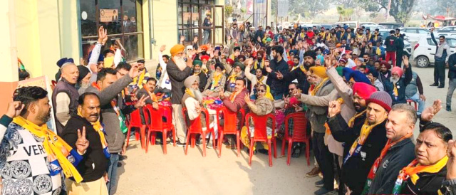 Read more about the article *ਮਨਜੀਤ ਦਸੂਹਾ ਦੇ ਹੱਕ ਵਿੱਚ ਵੱਡੀ ਗਿਣਤੀ ‘ਚ ਨਿੱਤਰੇ ਹਲਕੇ ਦੇ ਲੋਕ*