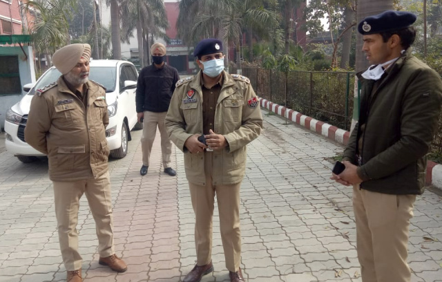 You are currently viewing ਐੱਸ.ਐੱਸ.ਪੀ ਵਲੋਂ ਸੁਰੱਖਿਆ ਪ੍ਰਬੰਧਾਂ ਦਾ ਲਿਆ ਜਾਇਜਾ