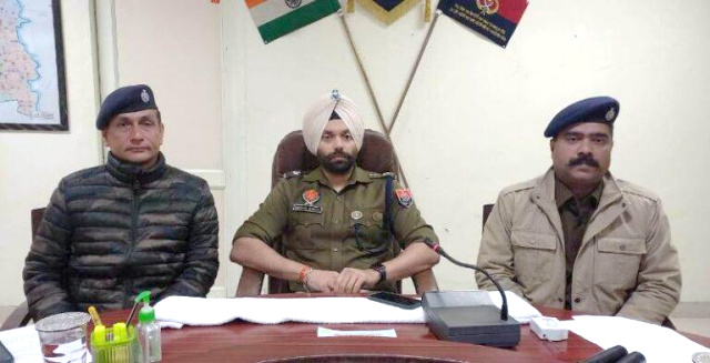 Read more about the article ਵੱਡੀ ਖਬਰ.. ਪੁਲਿਸ ਨੇ 4 ਅੰਤਰਰਾਸ਼ਟਰੀ ਤਸਕਰਾਂ ਨੂੰ ਕੀਤਾ ਕਾਬੂ
