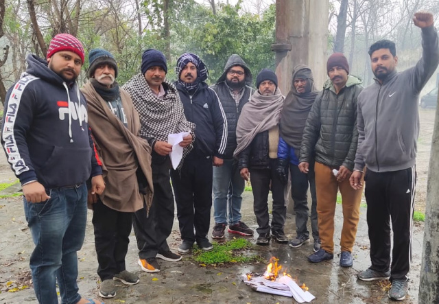 Read more about the article *ਜਲ ਸਪਲਾਈ ਤੇ ਸੈਨੀਟੇਸ਼ਨ ਵਿਭਾਗ ਦੇ ਠੇਕਾ ਕਾਮੇ ਪਿਛਲੇ ਤਿੰਨ ਮਹੀਨਿਆਂ ਤੋਂ ਤਨਖ਼ਾਹਾ ਨੂੰ ਤਰਸੇ*