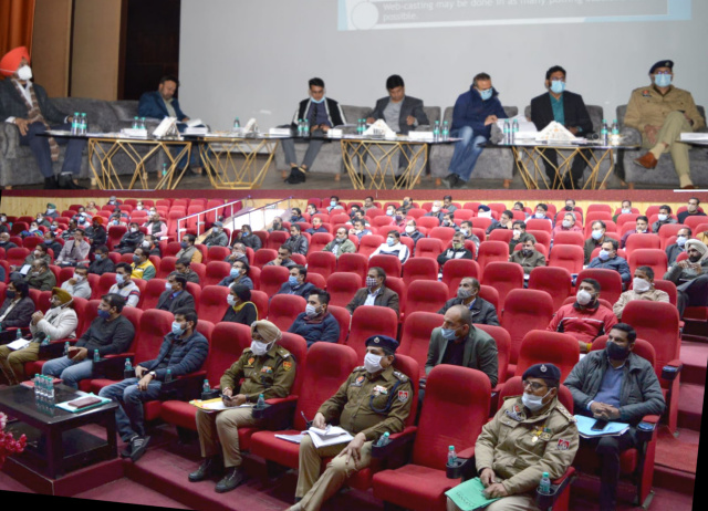 You are currently viewing ਜਿਲ੍ਹੇ ‘ਚ ਲਗਾਏ ਗਏ 4 ਚੋਣ ਅਬਜ਼ਰਵਰਾਂ ਵੱਲੋਂ ਵਿਧਾਨ ਸਭਾ ਚੋਣਾਂ-2022 ਦੇ ਸਬੰਧ ਵਿੱਚ ਕੀਤੀ ਵਿਸ਼ੇਸ਼ ਮੀਟਿੰਗ ਅਤੇ ਦਿੱਤੀਆਂ ਹਦਾਇਤਾਂ