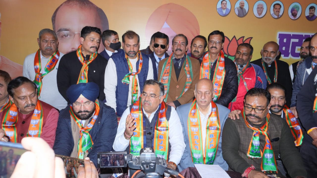 Read more about the article ਸ਼੍ਰੋਮਣੀ ਅਕਾਲੀ ਦਲ ਨੂੰ ਝਟਕਾ,ਕੌਮੀ ਮੀਤ ਪ੍ਰਧਾਨ ਇੰਦਰ ਸੇਖੜੀ ਭਾਜਪਾ ’ਚ ਸ਼ਾਮਲ