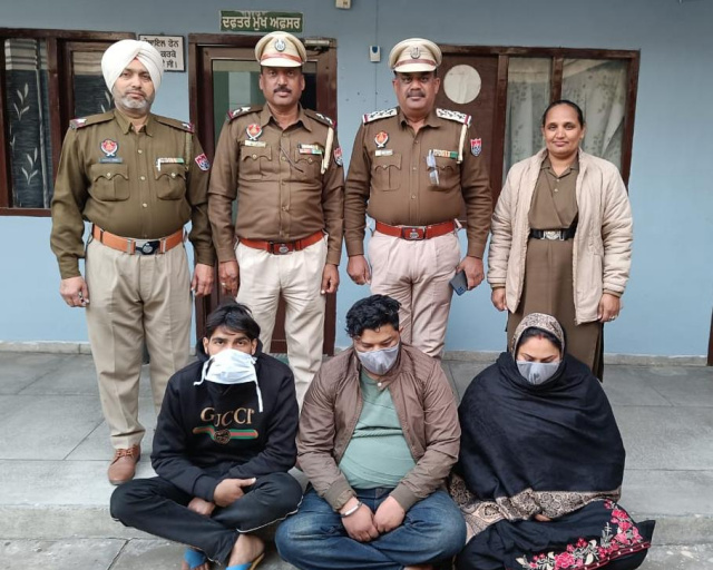 You are currently viewing UPDATED.. ਬੀਣੇਵਾਲ ਦੇ ਪਤੀ ਪਤਨੀ ਹੈਰੋਇਨ, ਟੀਕਿਆਂ ਅਤੇ ਡਰੱਗ ਮਨੀ ਸਮੇਤ ਕਾਬੂ