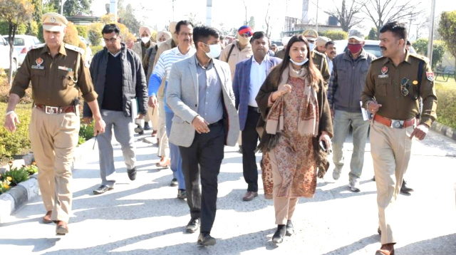 You are currently viewing ਜ਼ਿਲ੍ਹਾ ਚੋਣ ਅਫ਼ਸਰ ਤੇ ਐਸ.ਐਸ.ਪੀ. ਨੇ ਰਿਟਰਨਿੰਗ ਅਫ਼ਸਰਾਂ ਨਾਲ ਗਿਣਤੀ ਕੇਂਦਰਾਂ ਦਾ ਦੌਰਾ ਕਰਕੇ ਲਿਆ ਪ੍ਰਬੰਧਾਂ ਦਾ ਜਾਇਜ਼ਾ