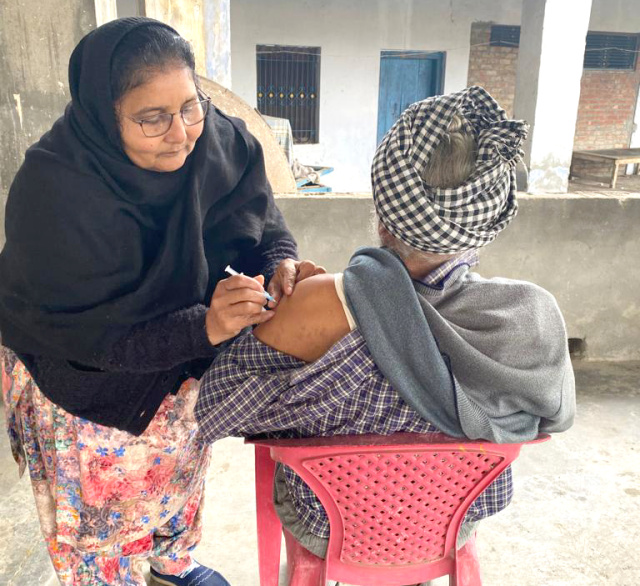 You are currently viewing ਕੋਵਿਡ ਵੈਕਸੀਨੇਸ਼ਨ : ਹੁਸ਼ਿਆਰਪੁਰ ਜ਼ਿਲ੍ਹੇ ਦੇ 397 ਪਿੰਡਾਂ ਦਾ ਹੋਇਆ ਮੁਕੰਮਲ ਟੀਕਾਕਰਨ