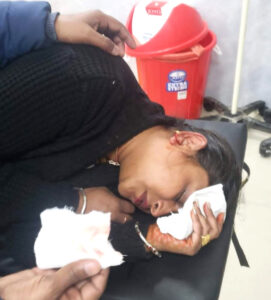 Read more about the article पार्लर से घर लौट रही औरत के कान की बालियां छीन कर वाइक सवार झपटमार हुआ फरार  