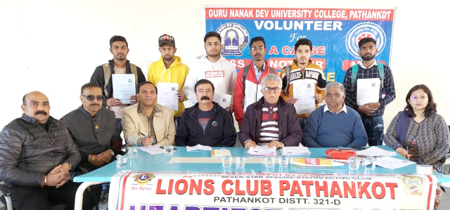 You are currently viewing पंजाब पुलिस ने सरकारी कालेज की लड़कियों को आत्मरक्षा के गुर सिखाए