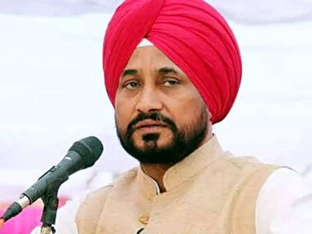 You are currently viewing ਕਾਂਗਰਸ ਵੱਲੋਂ ਚਰਨਜੀਤ ਸਿੰਘ ਚੰਨੀ ਨੂੰ ਪੰਜਾਬ ਦਾ ਮੁੱਖਮੰਤਰੀ ਚਿਹਰਾ ਐਲਾਨਿਆ ਗਿਆ