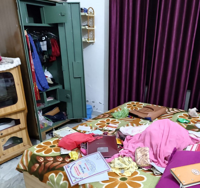 Read more about the article ਵੱਡੀ ਖਬਰ… ਚੋਰਾਂ ਨੇ ਸੈਨਿਕ ਦੇ ਘਰੋਂ ਗਹਿਣੇ ਅਤੇ ਢਾਈ ਲੱਖ ਰੁਪਏ ਦੀ ਨਕਦੀ ਉਡਾਈ