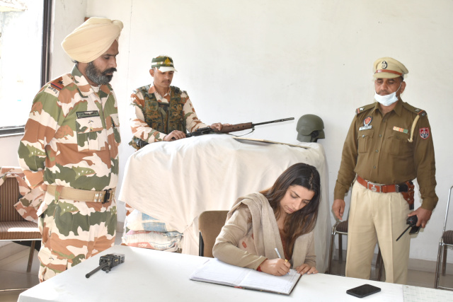 You are currently viewing ਗਿਣਤੀ ਪ੍ਰਕਿਰਿਆ ਨੂੰ ਨੇਪਰੇ ਚਾੜ੍ਹਨ ਲਈ ਜ਼ਿਲ੍ਹਾ ਪ੍ਰਸ਼ਾਸਨ ਗੰਭੀਰ