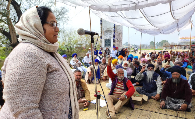 You are currently viewing ਬਸਿਆਲਾ ਦਾ ਫਾਟਕ ਖੋਲ੍ਹਣ ਦੀ ਮੰਗ ਨੂੰ ਲੈਕੇ ਪਿਛਲੇ 25 ਦਿਨਾਂ ਤੋਂ ਧਰਨਾ ਜਾਰੀ