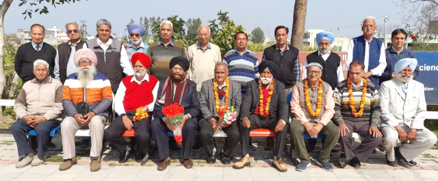 Read more about the article ਸੀਨੀਅਰ ਸਿਟੀਜ਼ਨਜ਼ ਵੈਲਫੇਅਰ ਐਸੋਸੀਏਸ਼ਨ ਦਸੂਹਾ ਵੱਲੋਂ ਭਾਰਤੀ ਵਿਦਿਆਰਥੀਆਂ ਦੀ ਵਾਪਸੀ ਅਤੇ ਵਿਸ਼ਵ ਯੁੱਧ ਨੂੰ ਰੋਕਣ ਲਈ ਅਪੀਲ : ਸਕੱਤਰ ਜਰਨਲ