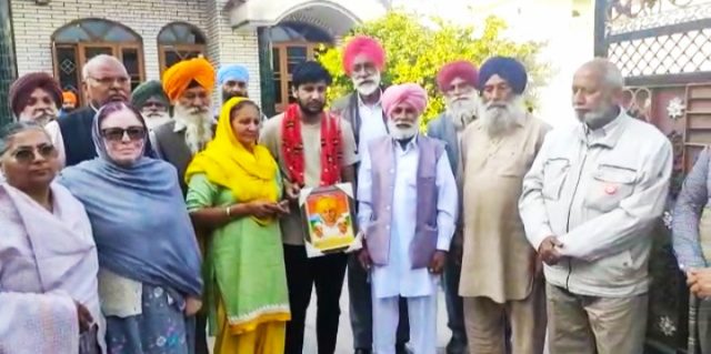 You are currently viewing ਧਮਾਈ ਦਾ ਨੌਜਵਾਨ ਯੂਕਰੇਨ ਤੋਂ ਵਾਪਸ ਪਰਤਿਆ,ਸੁਣਾਈ ਆਪ ਬੀਤੀ..