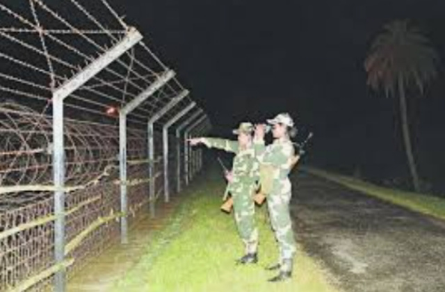 You are currently viewing ਵੱਡੀ ਖਬਰ.. ਬੀਐਸਐਫ ਦੇ ਜਵਾਨ ਨੇ ਆਪਣੇ ਸਾਥੀਆਂ ਤੇ ਚਲਾਈਆਂ ਗੋਲੀਆਂ, 4 ਦੀ ਮੌਤ, 5 ਗੰਭੀਰ ਜਖਮੀ