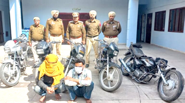 Read more about the article ਵੱਡੀ ਖਬਰ.. ਮੋਟਰਸਾਈਕਲ ਚੋਰੀ ਕਰਨ ਦੇ ਦੋਸ਼ ‘ਚ ਦੋ ਸਕੇ ਭਰਾ ਕਾਬੂ, 5 ਮੋਟਰਸਾਈਕਲ ਬਰਾਮਦ