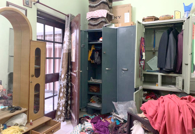 You are currently viewing ਵੱਡੀ ਖਬਰ.. ਚੋਰਾਂ ਨੇ ਇੱਕ ਘਰ ਨੂੰ ਬਣਾਇਆ ਨਿਸ਼ਾਨਾ,ਲੱਖਾਂ ਦੇ ਗਹਿਣੇ ਅਤੇ ਨਕਦੀ ਲੈ ਕੇ ਹੋਏ ਫਰਾਰ