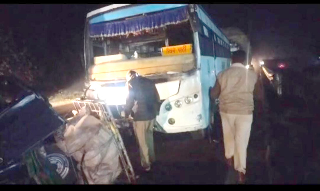 Read more about the article बोलेरो जीप व बस की आमने सामने जबरदस्त टक्कर,दो की मृत्यु,9 लोग घायल