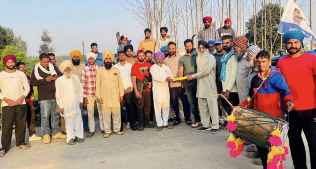 You are currently viewing ਪਿੰਡ ਅਰਗੋਵਾਲ ਵਿਖੇ ਜਸਵੀਰ ਸਿੰਘ ਰਾਜਾ ਗਿੱਲ ਦੇ ਵਿਧਾਇਕ ਬਣਨ ਦੀ ਖ਼ੁਸ਼ੀ ‘ਚ ਵੰਡੇ ਲੱਡੂ