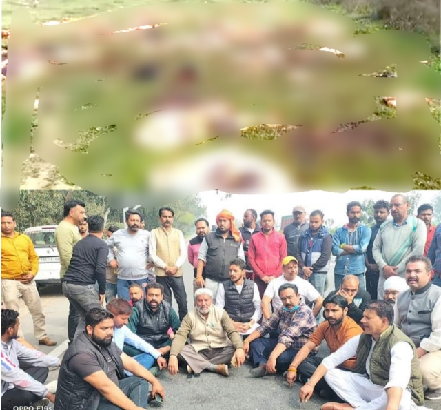 You are currently viewing ਵੱਡੀ ਖਬਰ.. ਟਾਂਡਾ ਰੇਲਵੇ ਲਾਈਨਾਂ ਨੇੜੇ ਵੱਡੀ ਗਿਣਤੀ ‘ਚ ਗਾਂਵਾਂ ਵੱਢ ਕੇ ਸੁੱਟੀਆਂ,ਹਿੰਦੂ ਭਾਈਚਾਰੇ ਦੇ ਲੋਕਾਂ ਰੋਸ ਵਜੋਂ ਕੀਤਾ ਚੱਕਾ ਜਾਮ, ਪੁਲਿਸ ਜਾਂਚ ਚ ਜੁੱਟੀ