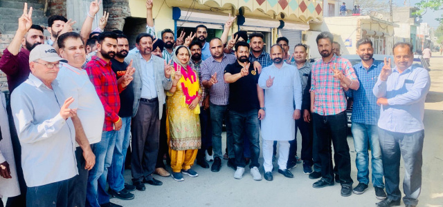 Read more about the article ਸੰਤੋਸ਼ ਕਟਾਰੀਆ ਦੀ ਜਿੱਤ ਵਿੱਚ ਆਪ ਵਰਕਰਾਂ, ਸਮਰਥਕਾਂ ਤੇ ਲੋਕਾਂ ਨੇ ਮਨਾਈ ਖੁਸ਼ੀ  