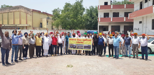 You are currently viewing ਵਿੱਦਿਆ ਦੇ ਮੰਦਰ ਵਿੱਚ ਛਾਪੇਮਾਰੀ ਦਾ ਮਾਸਟਰ ਕੇਡਰ ਯੂਨੀਅਨ ਵੱਲੋਂ ਸਖ਼ਤ ਵਿਰੋਧ