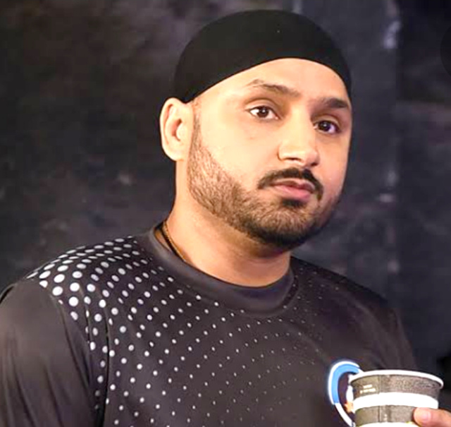 You are currently viewing ਭਗਵੰਤ ਮਾਨ ਵਲੋਂ ਮਸ਼ਹੂਰ ਕ੍ਰਿਕਟਰ ਹਰਭਜਨ ਸਿੰਘ ਭੱਜੀ ਨੂੰ ਵੱਡੀ ਜਿੰਮੇਵਾਰੀ ਦੇਣ ਦੀ ਤਿਆਰੀ