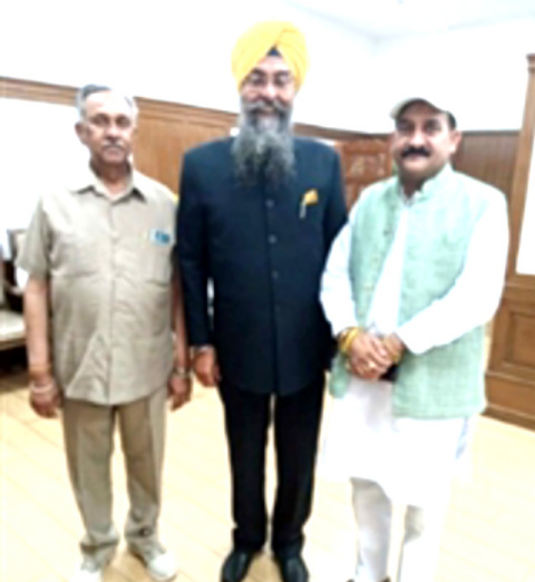 Read more about the article भाजपा विधायक जंगी लाल महाजन ने विधान सभा अध्यक्ष कुलतार संधवा से मुलाकात कर दी शुभकामनाएं 