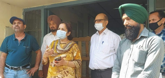 You are currently viewing ਸਿਵਲ ਹਸਪਤਾਲ ਦੇ ਆਸ ਪਾਸ ਤੰਬਾਕੂਨੋਸ਼ੀ ਕਰਨ ਅਤੇ ਵੇਚਣ ਤੇ 5 ਚਲਾਨ ਕੱਟੇ, ਕਈਆਂ ਨੂੰ ਚਿਤਾਵਨੀ ਦੇ ਕੇ ਛੱਡਿਆ