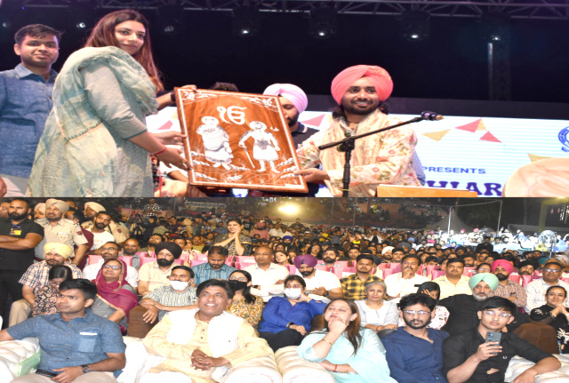 You are currently viewing ਸੁਰਾਂ ਦੇ ਸਰਤਾਜ ਦੇ ਗੀਤਾਂ ’ਤੇ ਝੂੰਮਿਆ ਹੁਸ਼ਿਆਰਪੁਰ