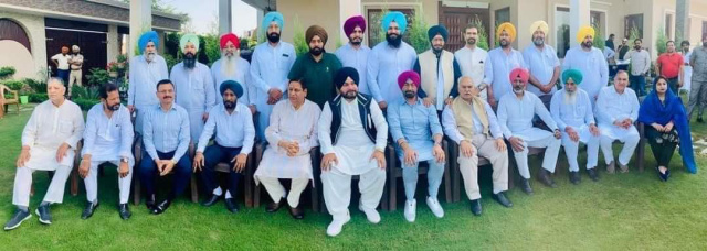 Read more about the article ਵੱਡੀ ਖਬਰ.. ਕਾਂਗਰਸ ਦੀ ਕਰਾਰੀ ਹਾਰ ਤੋਂ ਬਾਅਦ ਨਵਜੋਤ ਸਿੰਘ ਸਿੱਧੂ ਧੜੇ ਵਲੋਂ ਸ਼ਕਤੀ ਪ੍ਰਦਰਸ਼ਨ