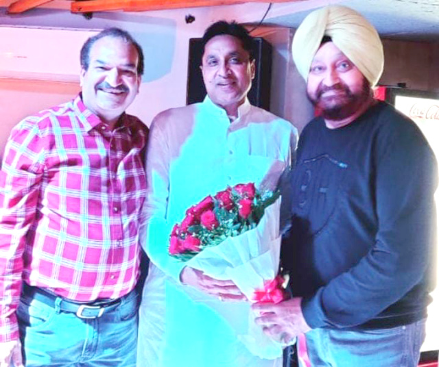 You are currently viewing अमृतसर सेंट्रल आप पार्टी के विधायक डॉ.अजय गुप्ता का पठानकोट पहुंचने पर किया स्वागत