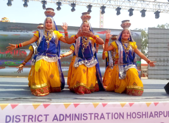 You are currently viewing ਮੱਧ ਪ੍ਰਦੇਸ਼ ਦੀ ਸੰਸਕ੍ਰਿਤੀ ਤੋਂ ਜਾਣੂ ਕਰਵਾਉਂਦਾ ਹੈ ਨੌਰਤਾ ਨਾਚ